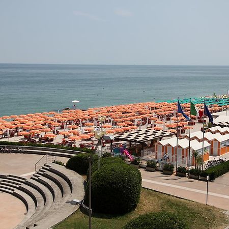 Hotel Cristallo Fano Buitenkant foto