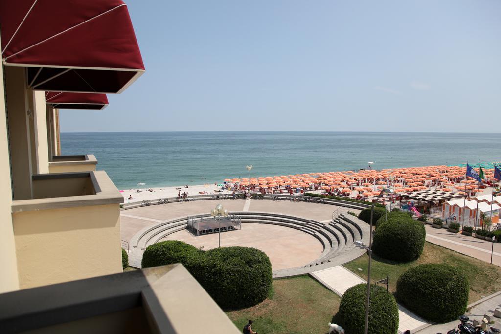Hotel Cristallo Fano Buitenkant foto