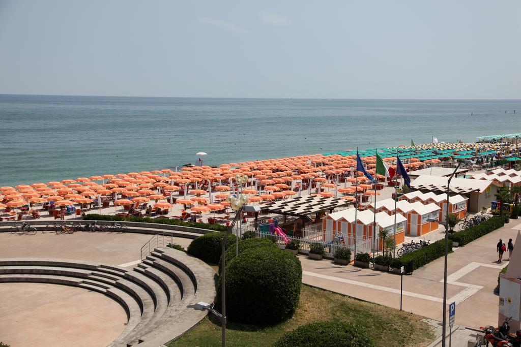 Hotel Cristallo Fano Buitenkant foto