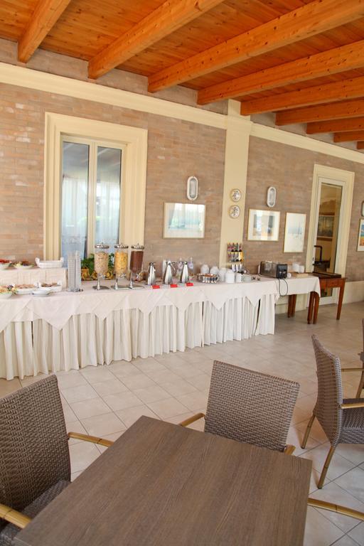 Hotel Cristallo Fano Buitenkant foto