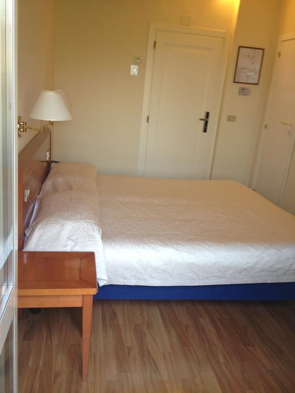 Hotel Cristallo Fano Kamer foto