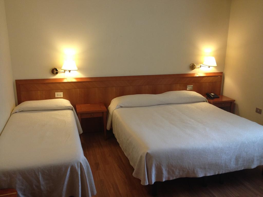 Hotel Cristallo Fano Kamer foto