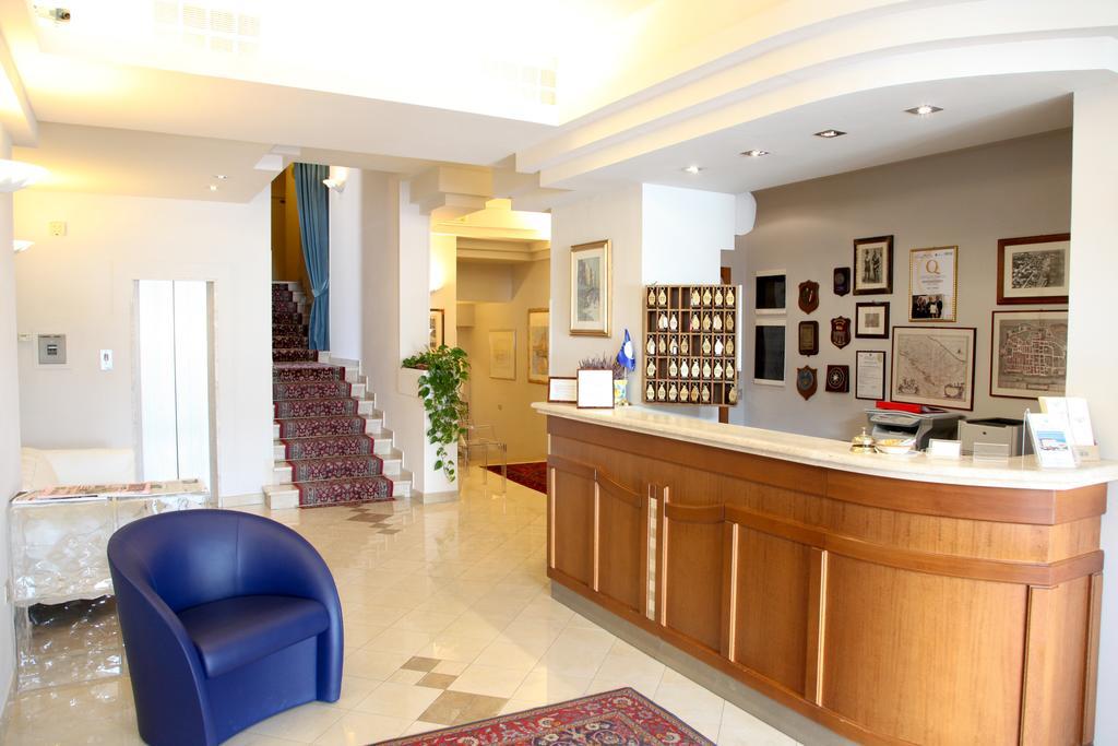 Hotel Cristallo Fano Buitenkant foto